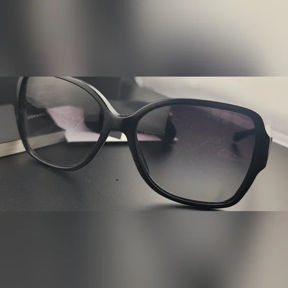 Vintage Chanel Tortoise Sunglasses With Box And Cleaning Wipe (New) - Picture 4 of 14